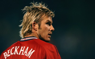 悦盈体育热评-中场球员的奇迹